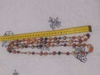 collar de bisutería y abalorios
