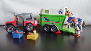 Sofá de dos plazas y dos sillones