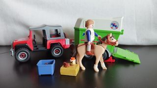 Sofá de dos plazas y dos sillones