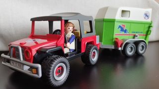 Sofá de dos plazas y dos sillones