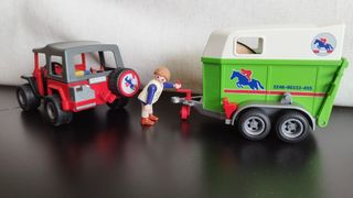 Sofá de dos plazas y dos sillones