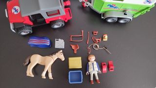 Sofá de dos plazas y dos sillones