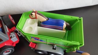 Sofá de dos plazas y dos sillones