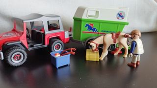 Sofá de dos plazas y dos sillones