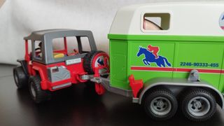 Sofá de dos plazas y dos sillones