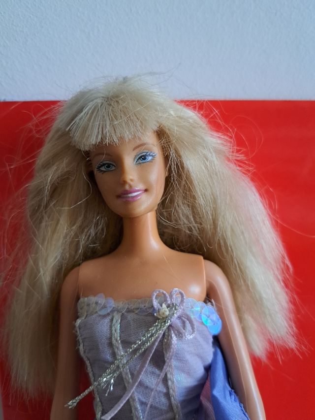 Barbie 1999 con vestito borsa e scarpe viola