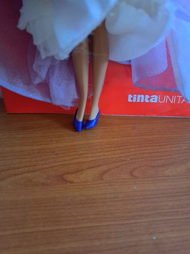 Barbie 1999 con vestito borsa e scarpe viola