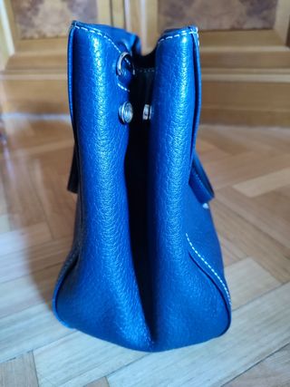 Bolso de piel azul marino de Gloria Ortiz