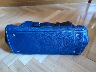 Bolso de piel azul marino de Gloria Ortiz