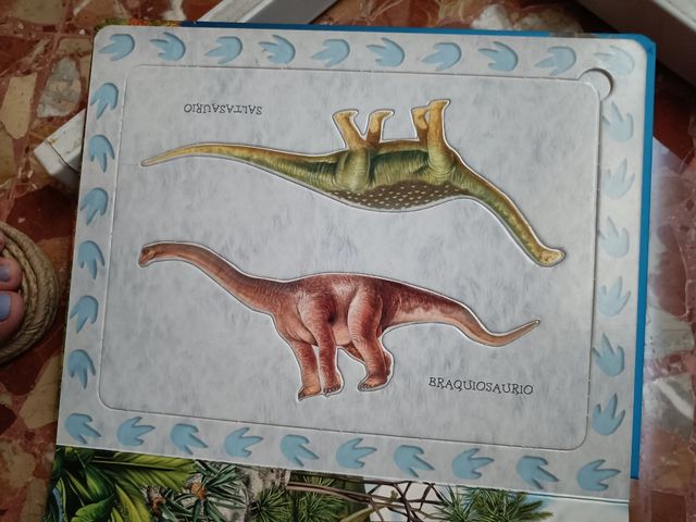 Libro de dinosaurios desmontables