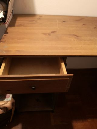 Escritorio de pino  URGE VENTA