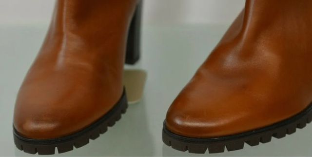 Botín marrón de cuero marca Massimo Dutti T-37