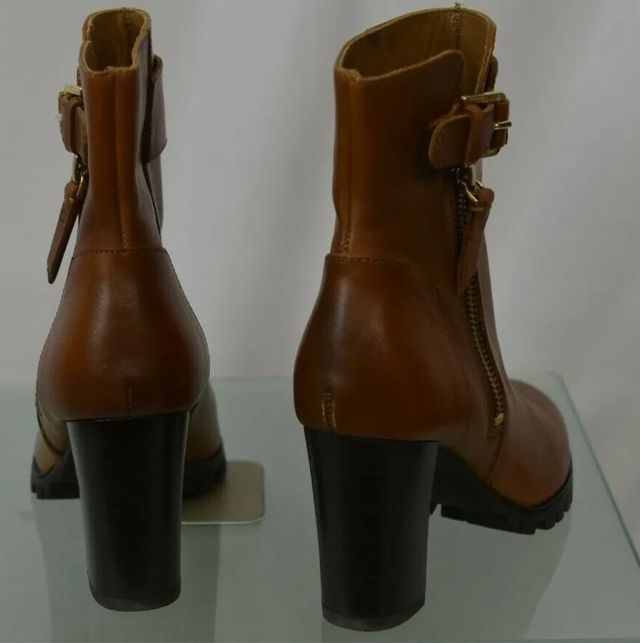 Botín marrón de cuero marca Massimo Dutti T-37