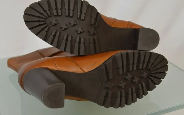 Botín marrón de cuero marca Massimo Dutti T-37