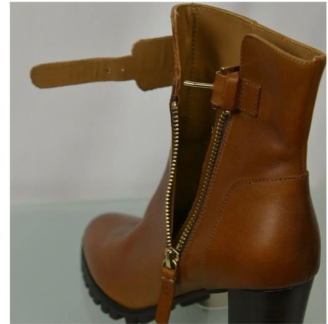 Botín marrón de cuero marca Massimo Dutti T-37