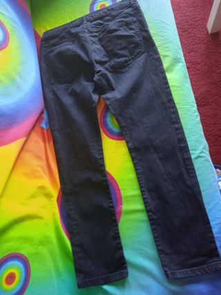 PANTALÓN VAQUERO NEGRO NUEVO. TALLA M (40)