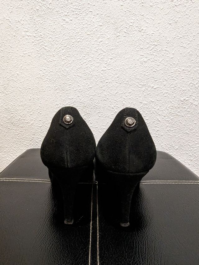 Zapatos de tacón terciopelo negro GUESS