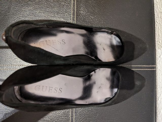 Zapatos de tacón terciopelo negro GUESS