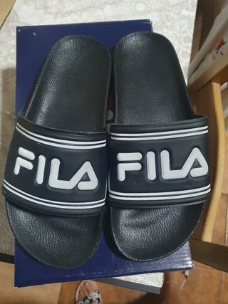 Chanclas marca fila