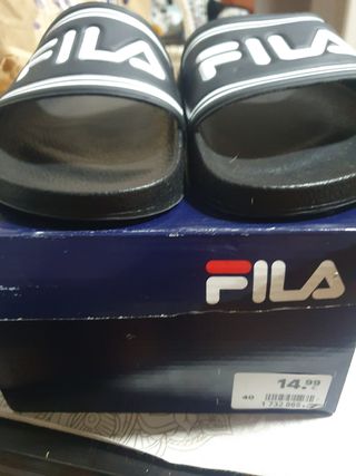 Chanclas marca fila