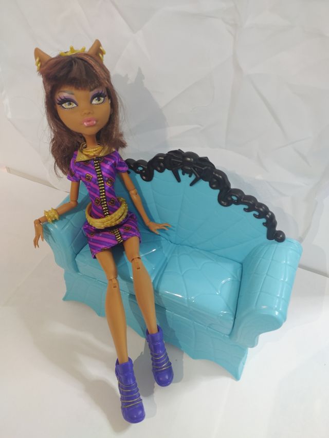 Clawdeen Wolf + coffin bean