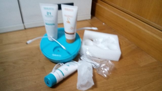 Cargador con formato de tubos de cremas