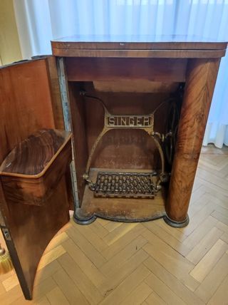 mesilla de madera, con ruedas, con cajon