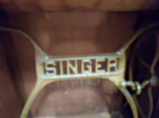 mesilla de madera, con ruedas, con cajon