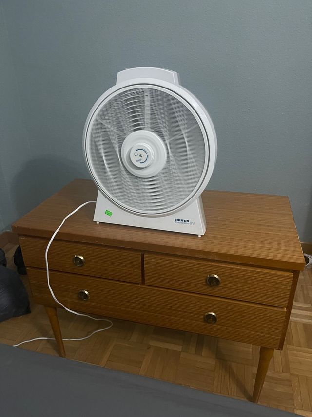 Cómoda con tres cajones