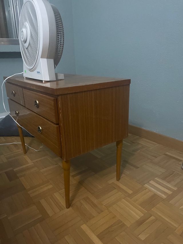 Cómoda con tres cajones