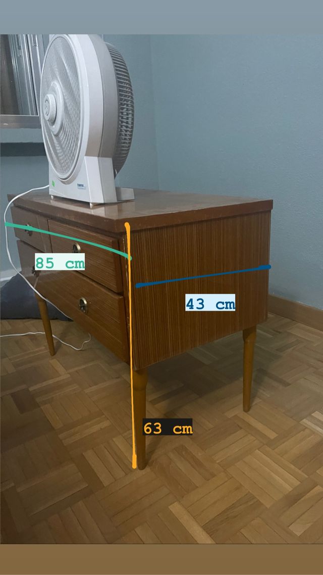 Cómoda con tres cajones