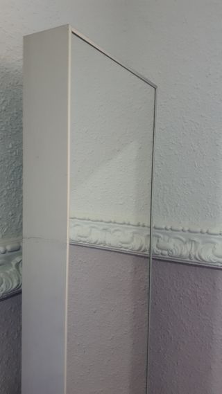 Espejo delante y joyero detrás