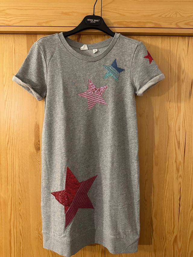 Vestido chandalero con estrellas de colores