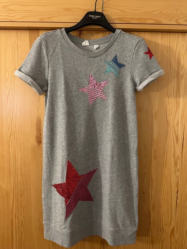 Vestido chandalero con estrellas de colores