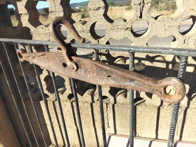 Colgador de hierro muy antiguo