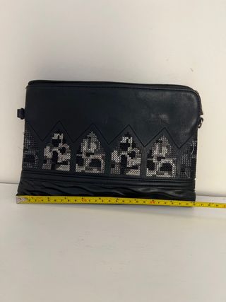 Bolso piel sintética negro con decoración