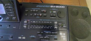 Teclado Roland Workstation EM-2000