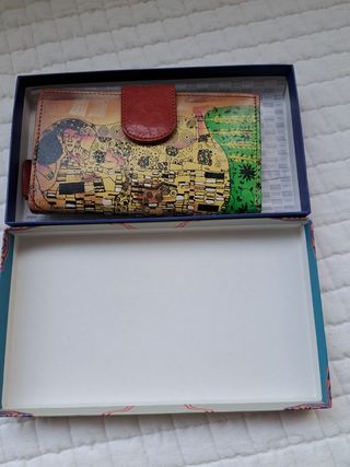 Cartera nueva hecha a mano