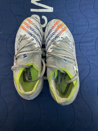 Botas de futbol predator talla 38 Gama media