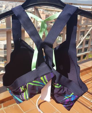 Sujetador deportivo.