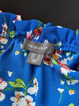 blusa estampada hombros descubiertos