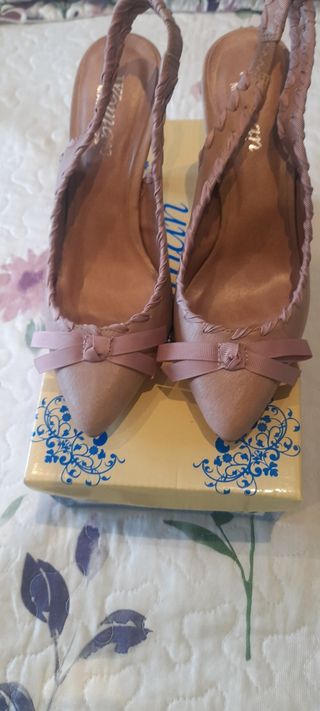 Zapatos rosa empolvado nuevos