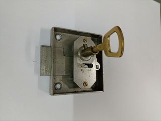 Cerradura antigua de embutir