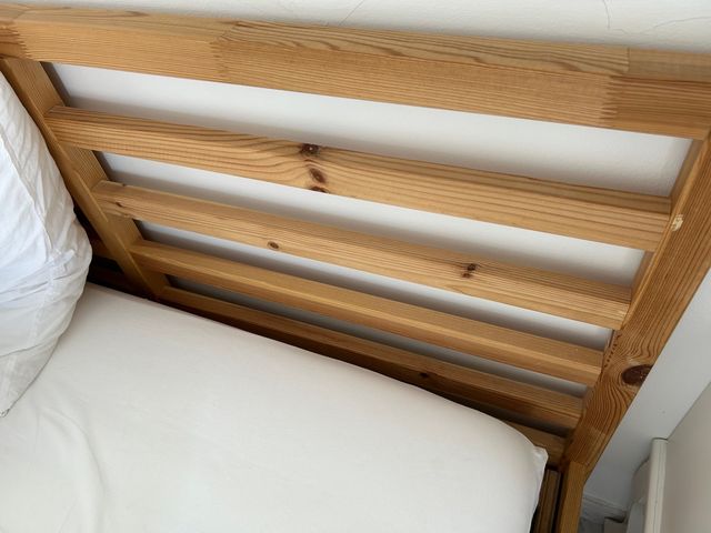 Estructura cama de Ikea + somier + colchón.