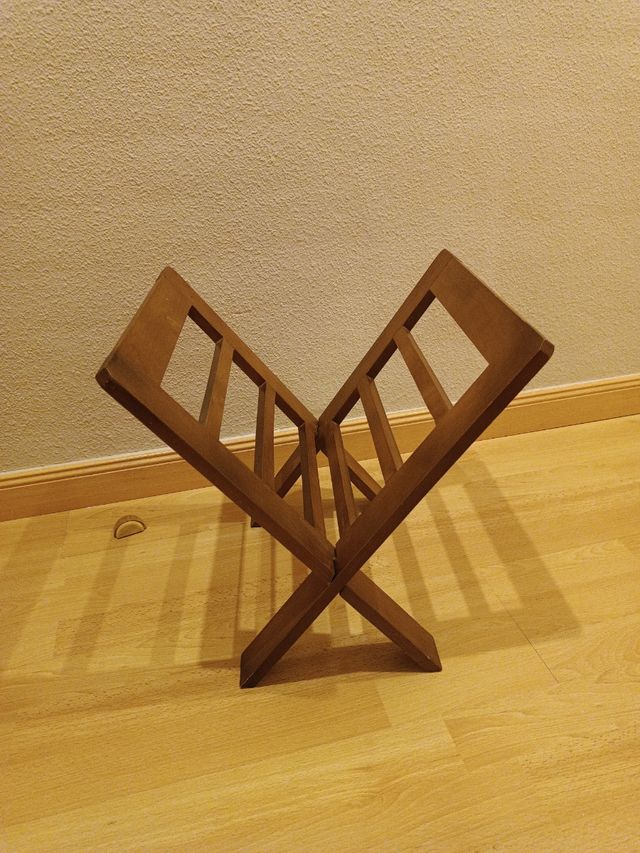 Revistero de madera
