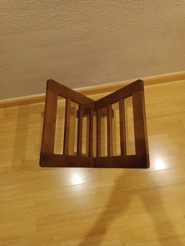 Revistero de madera