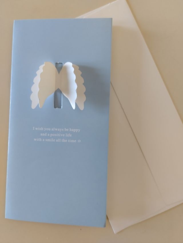 2 carte cuore e ali in rilievo con buste