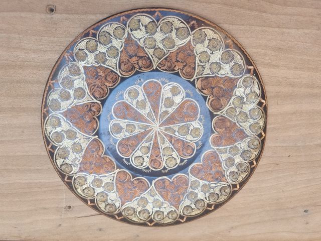 Plato antiguo para colgar.  22 cm diámetro