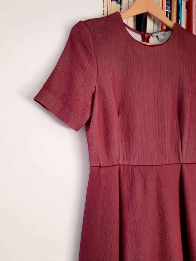 Vestido burdeos de COS