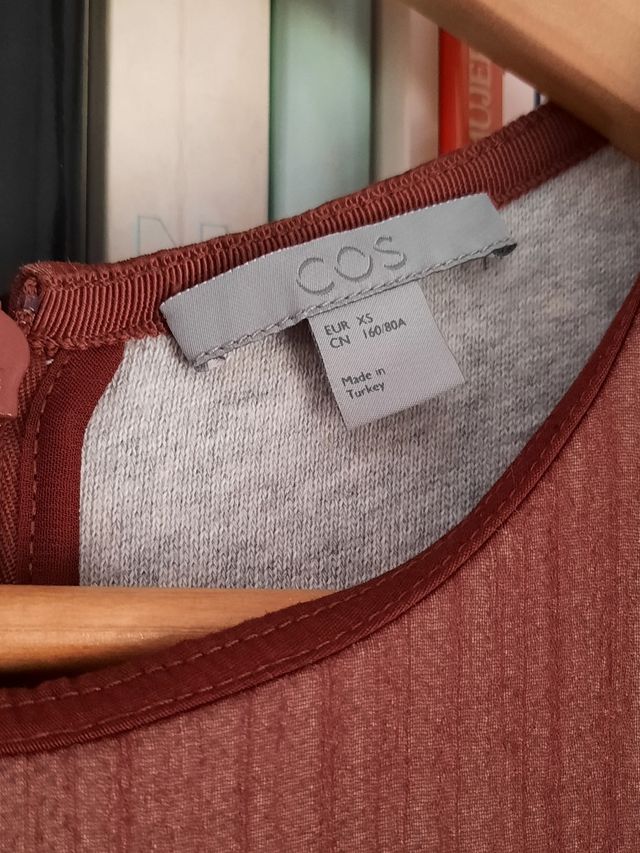 Vestido burdeos de COS